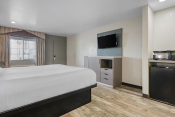 Standard Room, 1 King Bed, Accessible, Non Smoking