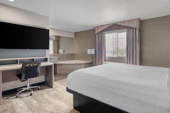 Suite, Multiple Beds, Non Smoking, Jetted Tub