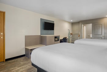 Standard Room, 2 Queen Beds, Accessible, Smoking