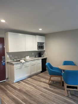 Suite, 1 King Bed with Sofa bed