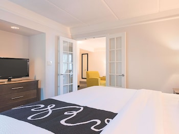 Suite, 1 King Bed, Non Smoking