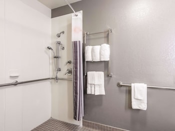 Room, 2 Double Beds, Accessible, Non Smoking (Bathtub w/ Grab Bars)