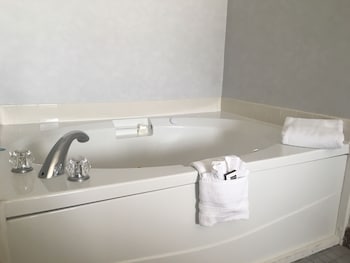 Suite, 1 King Bed, Non Smoking (Jacuzzi)