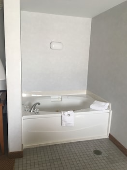 Suite, 1 King Bed, Non Smoking (Jacuzzi)