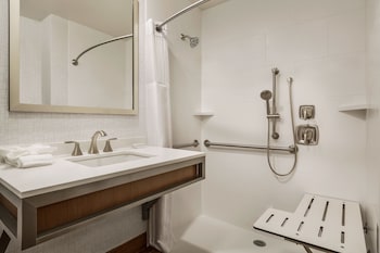 Room, 2 Double Beds, Accessible (Mobility & Hearing, Roll-in Shower)