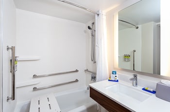 Standard Room, 1 King Bed, Accessible