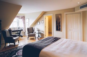 Deluxe Room, 1 Queen Bed