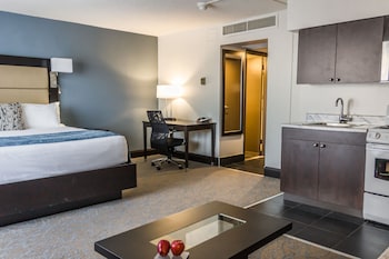 Bachelor Suite 1 King Bed