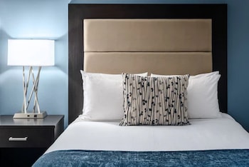 Bachelor Suite 2 Queen Bed