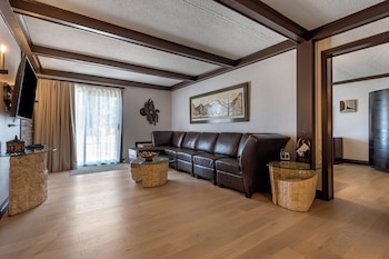 Suite, 1 King Bed, Non Smoking, Refrigerator