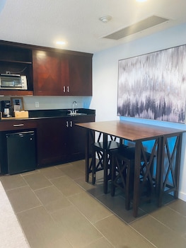 Studio Suite, 2 Queen Beds, Kitchenette