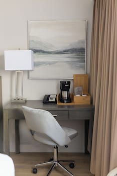 Deluxe Room, 1 King Bed