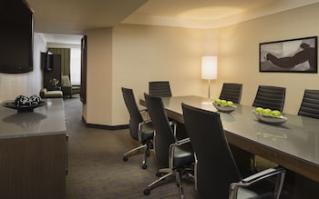 King Suite With Boardroom