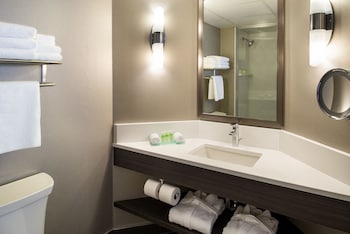 Suite, Jetted Tub