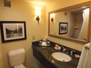 Deluxe Room, 1 King Bed
