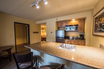Suite, Multiple Beds (Whetstone, 2 Queen)