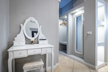 Economy Double Room, 1 Queen Bed