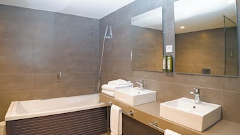 Junior Suite (2 Adults + 2 Children)