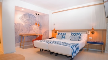 Junior Suite (2 Adults + 2 Children)