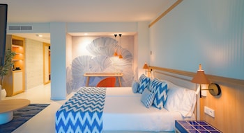 Junior Suite (2 Adults + 2 Children)