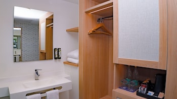 Double Room (Urban 3 Adults)