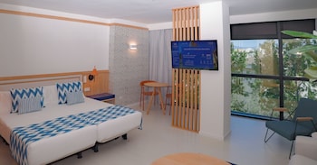 Junior Suite (2 Adults + 2 Children)
