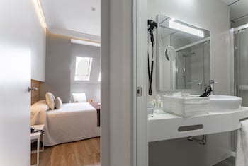 Single Room, 1 Large Twin Bed