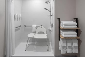 Room, 1 King Bed, Accessible, Non Smoking (Mob/Hearing, Bathtub w/Grab Bars)