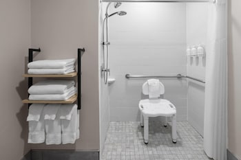 Room, 1 King Bed, Accessible, Non Smoking (Mob/Hearing, Roll-In Shower)