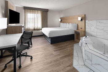 Suite, 1 King Bed, Non Smoking, Jetted Tub