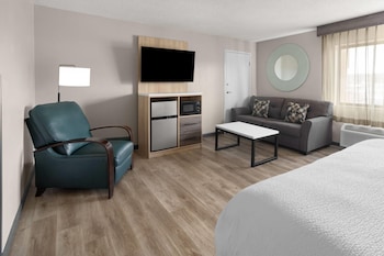 Deluxe Suite, 1 King Bed, Non Smoking