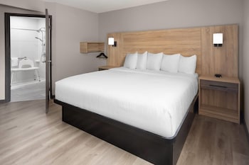 Room, 1 King Bed, Accessible, Non Smoking (Mob/Hearing, Bathtub w/Grab Bars)