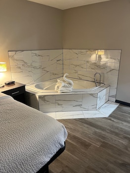 Suite, 1 King Bed, Non Smoking, Jetted Tub