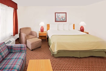 Standard Room, 1 Queen Bed, Accessible