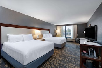 Deluxe Room, 2 Queen Beds, Non Smoking, Pool View