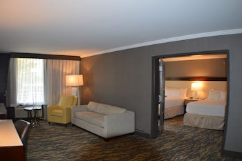Suite, 2 Queen Beds, Non Smoking, Pool View