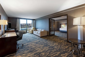 Suite, 1 King Bed, Non Smoking, Pool View