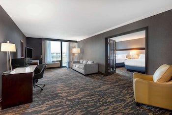 Suite, 2 Queen Beds, Non Smoking, Pool View