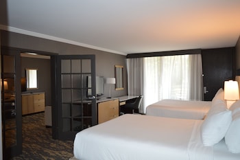 Suite, 2 Queen Beds, Non Smoking, Pool View