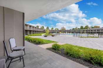 Superior Room, 2 Queen Beds, Non Smoking, Pool View