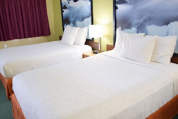 Suite, 2 Queen Beds, Non Smoking