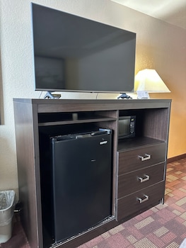 Room, 1 King Bed, Accessible, Non Smoking (Mobility, Bathtub w/ Grab Bars)