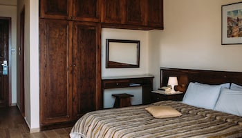 Standard Triple Room, Valley View (Delphi View)