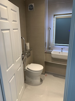 Deluxe Room, 1 Double Bed, Accessible, Ground Floor (Walk-in Shower)