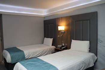 Deluxe Room, 2 Twin Beds, Non Smoking
