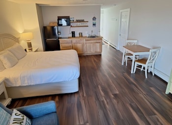 Deluxe Studio, 1 Bedroom, Kitchenette, Bay View