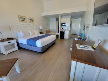 Studio, 1 King Bed, Jetted Tub, Bay View