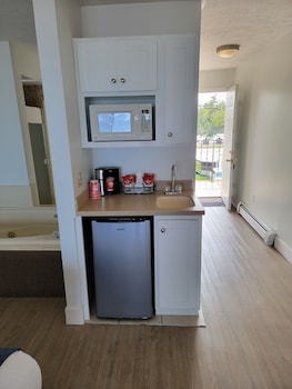 Studio, 1 King Bed, Jetted Tub, Bay View