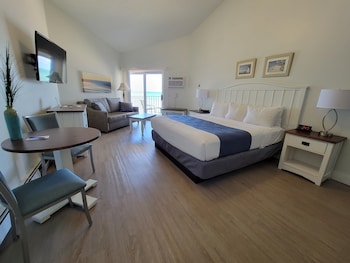Studio, 1 King Bed, Jetted Tub, Bay View