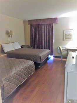 Basic Double Room, 2 Double Beds, Non Smoking